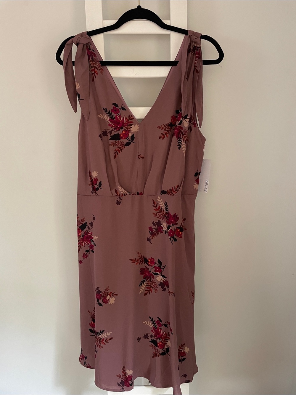 Floral Tie-Shoulder V-Neck Dress in Mauve